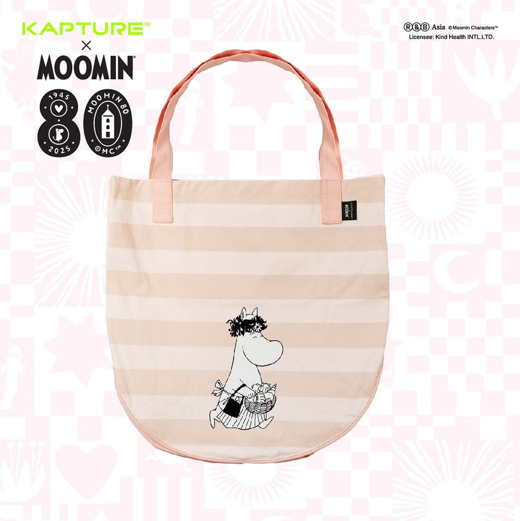 Moominmamma always wears an apron and carries a tote bag